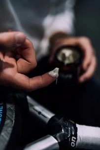 Krem przeciw poceniu się rąk 4on  TotalGrip Paste 50 ml