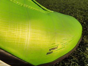 syntetyczna powierzchnia korków adidas SprintSkin