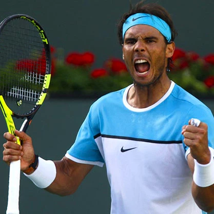 Rafael Nadal z rakietą tenisową Babolat Aero