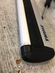 Uszkodzony podczas transportu -  Belki bazowe Thule WingBar Evo  127 cm